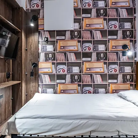 Vola Hostel *